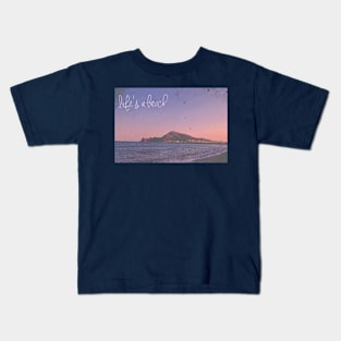 life's a beach. Kids T-Shirt